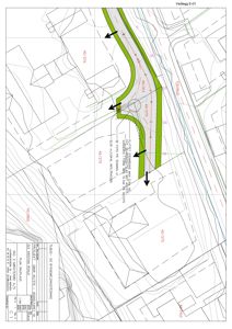 Situasjonsplan eller terrengplan som viser høydeforskjeller (konturlinjer), vegforløp og bygningsspor.