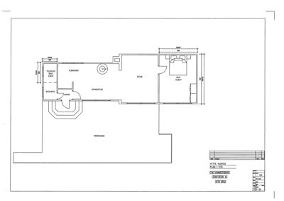Etasjeplan (1. etg) for en hytte med romfordeling (stue, kjøkken, soverom, bad) og dimensjoner.