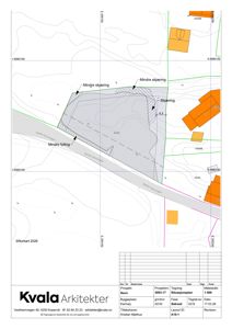 Situasjonsplan som viser tomtens form, høydemålerlinjer (konturlinjer), skjeringsområder, mindre fylling, og omgivelsens terrengform med koordinater.