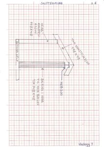 Snittegning som viser tverrsnitt gjennom en bygning med angivelse av konstruksjonsdetaljer (vegger, takkonstruksjon, bæring i vegger).