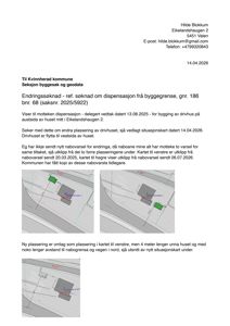 Situasjonskart som viser tomt, eksisterende bygninger (hus og drivhus) og foreslått ny plassering av drivhuset.