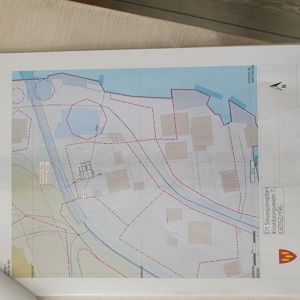 Situasjonsplan som viser tomt, bygninger og infrastruktur i Kronborgveien 7.