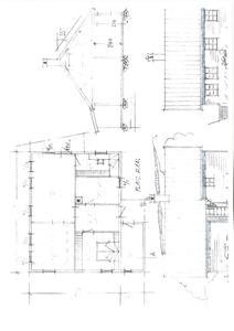 Snittegning som viser tverrsnitt gjennom en bygning, inkludert takkonstruksjon, vinduer og romfordeling.