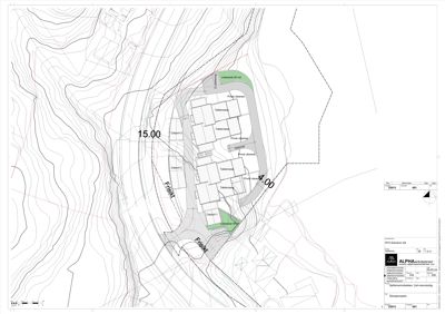 Situasjonsplan som viser tomtens topografi (konturlinjer), plassering av bygninger, veier og friarealer.