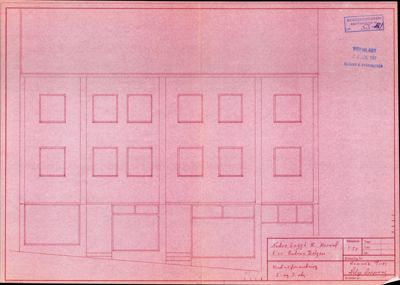 Fasadetegning som viser fasadeoppsettet til en bygning med vinduer og inngang.