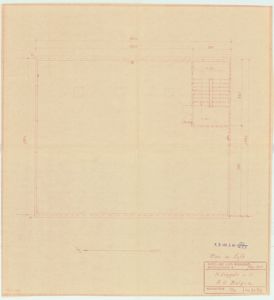 Plantegning av etasjen med romfordeling, mål og en trapp.