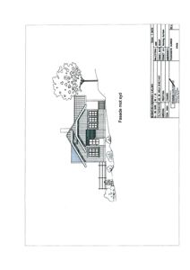 Fasadetegning av en bygning sett fra syd, med detaljer om tak, vinduer og omgivelser.