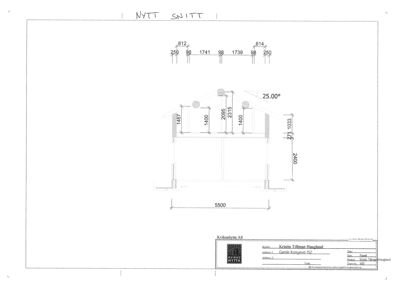 Snittegning (tverrsnitt) av en bygning med mål og detaljeringslinjer.
