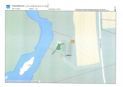 Situasjonsplan som viser tomtens beliggenhet i forhold til Keldalsvatnet, grenser (Grenåveien), og eksisterende bygninger.
