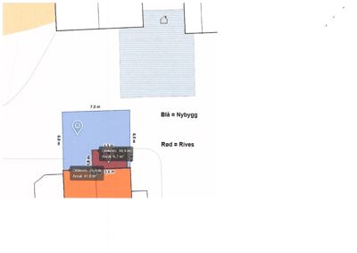 Situasjonsplan som viser tomtens dimensjoner, plassering av eksisterende (rød) og nybygd (blå) bebyggelse, samt arealoppdelinger.