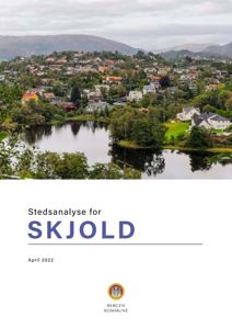 Fotografi av et boligområde i Skjold med utsikt over vann og fjell, brukt som illustrasjon på forsiden av en stedsanalyse.