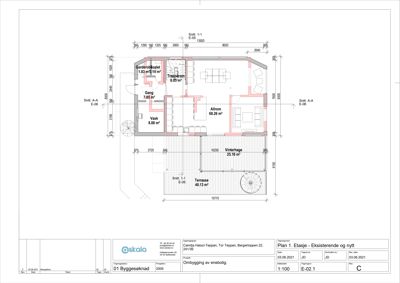 Etasjeplan som viser romfordeling, mål og funksjoner i en etasje.
