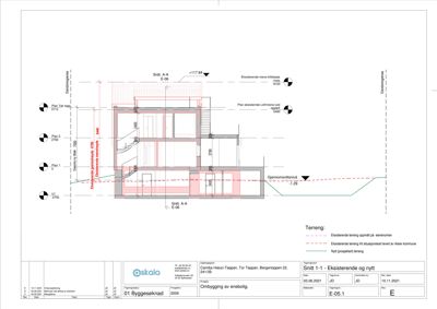 Snittegning (Snitt A-A) som viser tverrsnittet av en bygning med høydeangivelser og romfordeling.