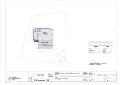Etasjeplan som viser romfordeling (HUS, TERRASSE, TRAPP) og areal for en bygning.