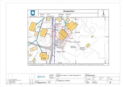 Situasjonskart som viser tomtetillhørighet, naboeiendommer og bygningens plassering i forhold til veier og grunngrenser.