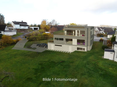 3D-visualisering av et planlagt hus sett fra lufta, med omgivelsene rundt.