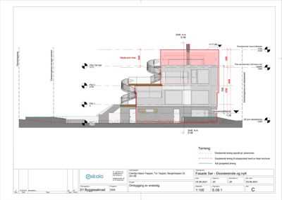 Snittegning (Snitt A-A) som viser tverrsnittet av en bygning med høydeangivelser og romfordeling.