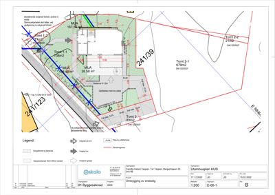 Situasjonsplan som viser tomtsgrenser, areal (MUA), bygningsspor, veier og tilknytning til nabotomter.