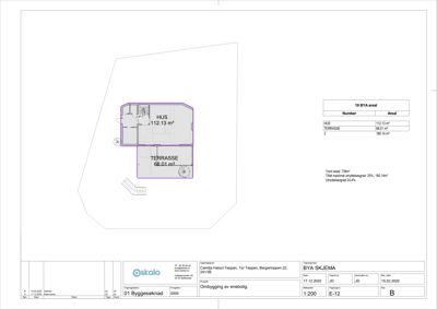 Etasjeplan som viser romfordeling for hus og terrasse med arealoppsett.