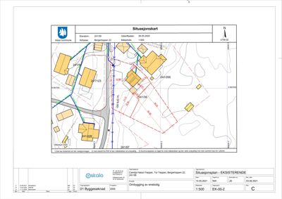 Situasjonskart som viser eiendomsnummer, tomtegrenser, naboeiendommer og topografi for et byggeprosjekt.