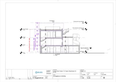 Snittegning (A-A Snitt B) som viser tverrsnittet av en bygning med høydeangivelser og romfordeling.
