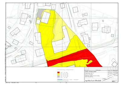 Situasjonsplan med støykartlegging (fargede soner for dB-nivåer) og plangrenser for et byggprosjekt.