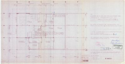 Etasjeplan med romfordeling, mål og tekniske notater.