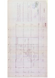Etasjeplan med romfordeling, mål og akselinnavn