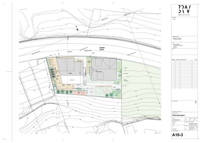 Illustrasjonsplan som viser tomtens beliggenhet, topografi, beplantning og plassering av bygninger.