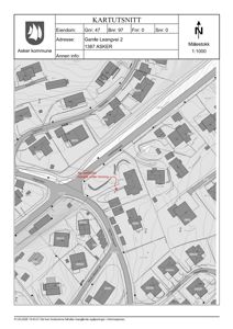 Kartutsnitt som viser eiendommen Gamle Leangvei 2 i forhold til nabolaget, med vei, tomtegrenser og høydemålinger.