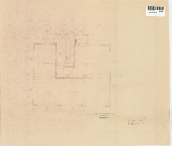Etasjeplan (trolig første etasje) som viser romfordeling, vegger og dører.