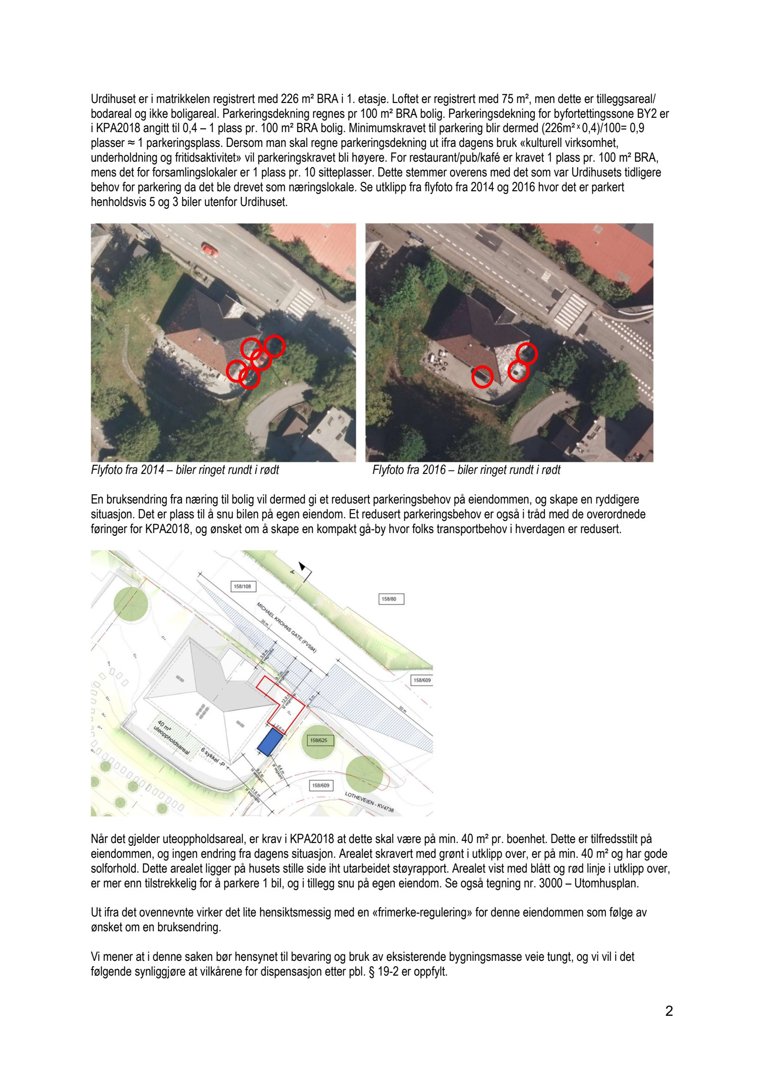 Bildet viser to flyfotografier fra 2014 og 2016 av en tomt med en bygning, der bilplasser er markert med røde sirkler. Det er også en situasjonsplan med utklipp over tomten.