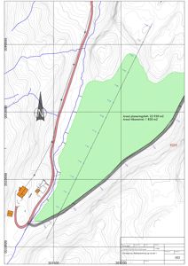 Situasjonsplan som viser tomtens beliggenhet, høydemålerlinjer, vei, vannløp og arealoppdelinger.
