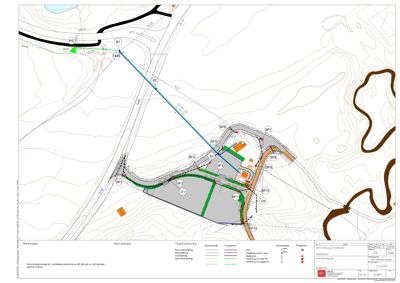 Situasjonsplan som viser tomtens form, høydemålerlinjer, eksisterende og planlagt infrastruktur (veier, vann, strøm), samt plassering av bygninger og anlegg.