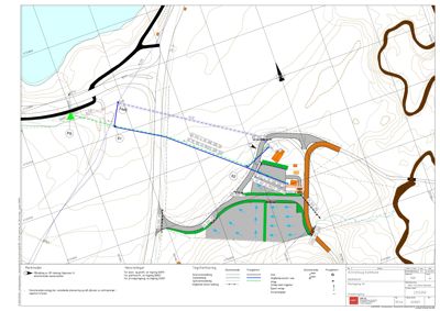 Situasjonsplan som viser tomtens beliggenhet i forhold til omgivelsene, inkludert vegnett (R1, R2), vannløp, høydeforhold og planlagt bebyggelse.