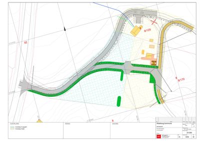 Situasjonsplan som viser tomtens beliggenhet i forhold til vei, naboeiendommer og terrengforhold.