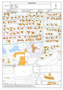 Situasjonskart som viser eiendomsnummer, bygninger, vegnett og topografi i et område.