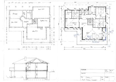 Bildet viser en tegning med to etasjeplaner (venstre og høyre) samt et snitt (nederst) av en bolig. Tegningen inneholder romnavn, mål og håndskrevne notater.