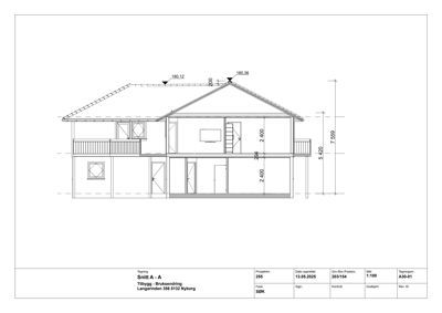 Snittegning (Snitt A-A) som viser tverrsnittet av en bygning med mål på høyder og romfordeling.