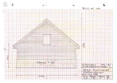 En håndtegnet fasadetegning av en garasje sett fra nord, med mål og detaljer om betongfundament.