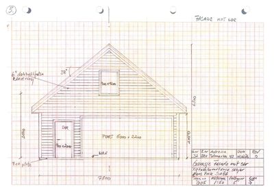 En håndtegnet fasadetegning (opprikk) av en bygning sett fra sør, med angitte mål og detaljer.