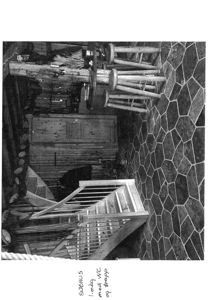 Fotografi av et interiør (trapp og rom) med håndskrevet tekst nederst.