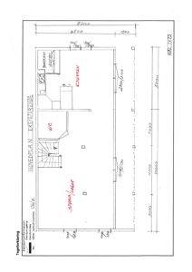 Hovedplan for etasjen med romfordeling (stue, kjøkken, WC, bad, soverom), dører, vinduer og mål.