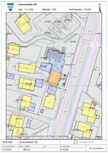 Situasjonsplan som viser tomtetilldelinger, nabobygninger og veisystem for Grannessletta 155.