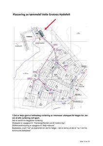 Situasjonsplan som viser plassering av en tømmebil (markert med rød pil) i forhold til eksisterende infrastruktur og terreng i Vetle Grotnes Hyttefelt.
