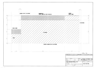 Etasjeplan som viser romfordeling, høyder og utvidelser av et bygg.