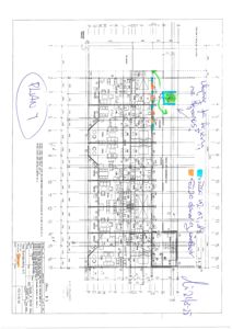 Etasjeplan (Plan 1) med romfordeling, dimensjoner og håndtegnede merknader om endringer.
