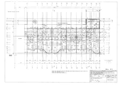 Etasjeplan (plan 1) som viser romfordeling, dimensjoner og innredning for et fleretasjes bygg.