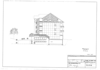 Fasadetegning som viser bygningens utseende fra en bestemt vinkel, inkludert vinduer, balkonger og takform.