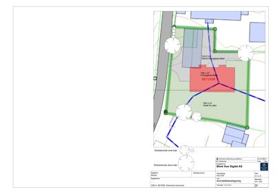 Situasjonsplan som viser tomtens areal, bebyggelse, trær og forseglede flater.